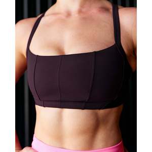 Sujetador deportivo tipo corsé Momentum Plus Size - Top corto con estampado de ciruela medianoche - Product Image 5