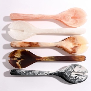 Poly ensemble fait main écologique de serveur de salade de résine avec la texture de marbre ensemble décoratif de fourchette de cuillère de salade vaisselle couverts de résine - Product Image 1