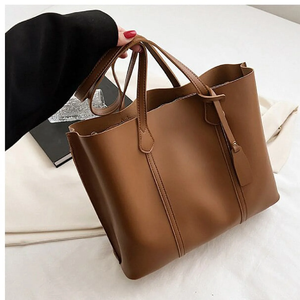 Fourre-tout brun foncé présente une forme structurée avec des poignées robustes et un logo subtil de la marque sur le devant; disponible en gros - Product Image 5