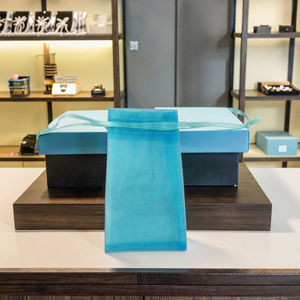 ถุงตาข่ายโพลีเอสเตอร์รีไซเคิล เป็นมิตรกับสิ่งแวดล้อม พกพาสะดวก ซักล้างได้ ปรับแต่งขนาดและช่องใส่ของได้ สำหรับเครื่องสำอาง ของเล่น และของแจก - Product Image 1