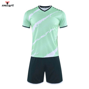 Ensemble d'uniformes de football en polyester 100% sur mesure Nouveau design avec vêtements de football personnalisés par sublimation - Product Image 4