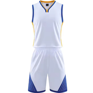 Ensemble d'uniformes de basketball personnalisés sublimés, tissu respirant et coupe athlétique, maillot et short de basketball personnalisés - Product Image 2