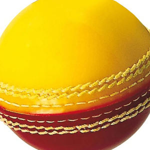 Pelota de cricket internacional cosida a mano, pelota de partido De cuero genuino, construcción de pelota de cuatro piezas con forro inferior más suave - Product Image 3