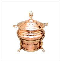 Plat à friture rond traditionnel en cuivre avec base sculptée idéal pour le banquet servant un buffet de mariage et d'hôtel