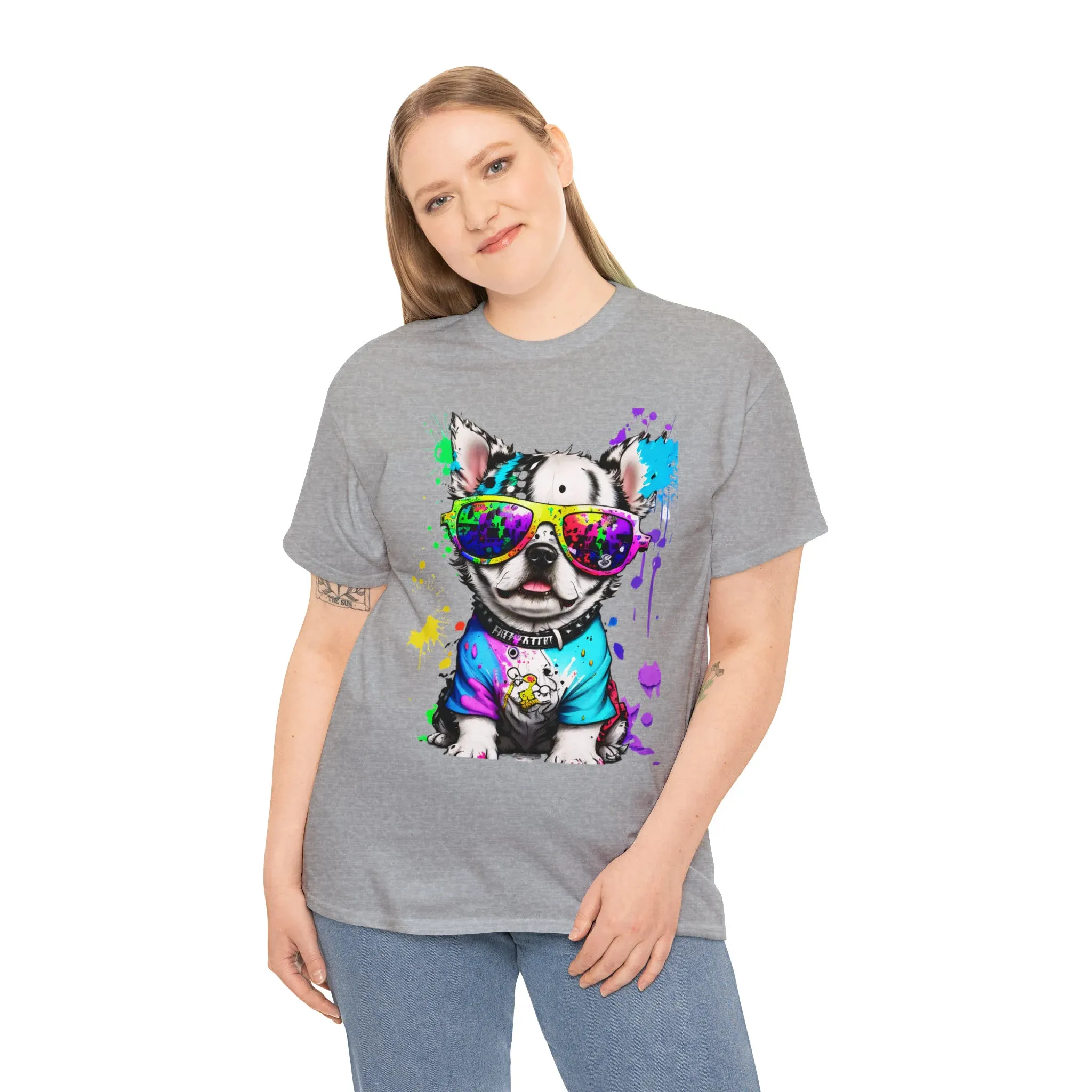 T-shirt stampata in seta USA di un cucciolo bello e colorato. T-shirt per la famiglia e gli amici. T-shirt per gli amanti dell'arte.