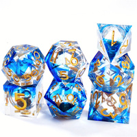 Dadu inti cair resin polihedral transparan kustom 7 buah baru untuk permainan meja Dragon and Dungeon