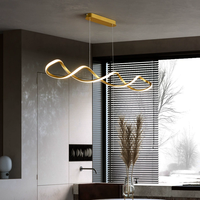 Lustre design de barre torsadée de luxe créatif de plafond moderne à LED pour la décoration de restaurant à domicile