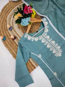 Ensemble Kurta en coton imprimé avec dentelle Patti, col rond, manches trois quarts imprimées, pantalon en coton uni et dupatta en coton imprimé - Product Image 5