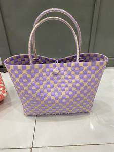 Bolso de mano de plástico reciclado de moda de alta calidad de Vietnam cierre de cremallera bordado cuentas cadenas y decoraciones de flores de lazo - Product Image 2