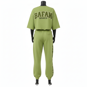 Conjunto de Pantalones Deportivos y Top Corto de Felpa de Algodón Premium de 320 GSM para Mujer, Color Verde Oliva, con Estampado de Logotipo Personalizado - Product Image 2