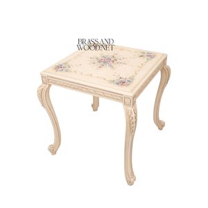 Mesa Auxiliar Cuadrada de Lujo con Arte Floral Pintado a Mano y Patas Cabriole Talladas con Detalles Ornamentales para una Decoración Elegante en el Rincón del Hogar - Product Image 4