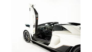 อาเวนทาดอร์ LP 780 4 อัลติเม โรดสเตอร์ AWD ปี 2024 มือสองรับรองคุณภาพ เกียร์อัตโนมัติ เบาะหนัง หลังคาซันรูฟแบบพาโนรามา - Product Image 3