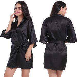 Vente en gros Nouveau design personnalisé Robe avec logo personnalisé Vêtements de nuit de luxe en satin de soie Robes pour femmes - Product Image 2