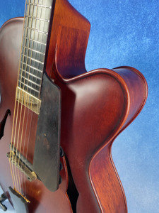 ViolinArchtop Chitarra <span class=keywords><strong>Jazz</strong></span> Acustica Elettrica con Top in Abete e Corpo in Mogano, 17 Pollici, Yunzhi Luthier, Personalizzata e Fatta a Mano - Disponibile in Magazzino - Product Image 2