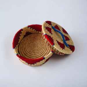 Encantadora, resistente, duradera, Mini cesta de hierba Sabai de mimbre multifuncional con tapa, organización ordenada en Diseño compacto para el hogar - Product Image 2