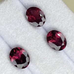 Juego Certificado de 3 Piedras de Granate Rodolita Natural de 9x7 mm, Corte Ovalado, con Excelente Calidad de Color, Piedras Preciosas Sueltas de 6.68 Quilates - Product Image 1