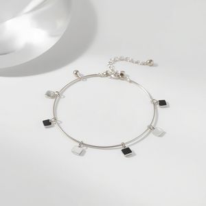 Brazalete Moderno con Dije Geométrico en Oro Amarillo para Mujer, Joyería Fina Contemporánea Minimalista de Lujo, OEM - Product Image 1