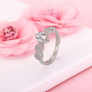 Anushka Sharma Inspiration Vintage Bague à la mode Placage 18K Taille ajustable Incrustation en cuivre et alliage - Product Image 2