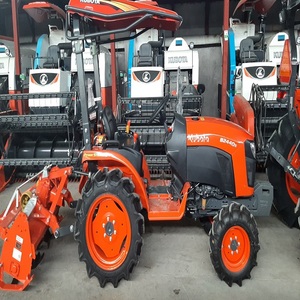 Tracteur agricole compact 4x4, efficace, avec moteur diesel Kubota, prêt pour le chargement, cadre pour utilisation agricole, roulement central inclus - Product Image 5