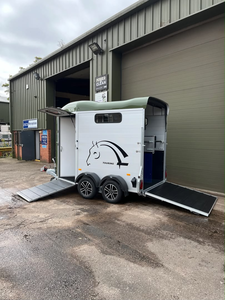 Remorque à chevaux en aluminium, remorque en bois pour chevaux/bovins avec fenêtres pour le transport d'animaux, bar mobile et entreprise de remorques sur mesure - Product Image 3