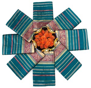 Saree de seda indio con intrincado Borde de Banarasi y Pallu hecho a mano para ocasiones tradicionales compromisos y ceremonias - Product Image 3