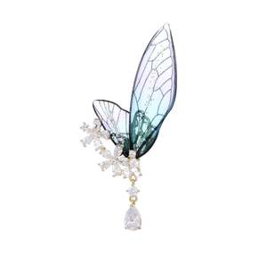 Broche Jeulia en forme de poire avec ailes de papillon - Bijoux de mariage en cristal et zircon - Product Image 1