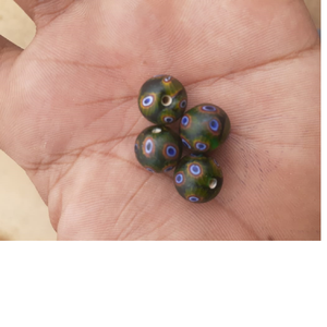 Cuentas de vidrio millefiori en tonos de verde ideales para diseñadores de joyas africanas nativas para collares y pulseras - Product Image 1