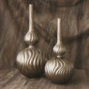 Elegante jarrón de metal que mejora el ambiente de la sala de estar con hermosos arreglos florales que agradan a los invitados y a la familia. - Product Image 4