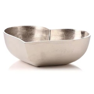 Tazón para Servir de Aluminio con Diseño de Corazón Hecho a Mano, Apto para Microondas y Horno, Ecológico, para Comidas Diarias y Ocasiones Especiales - Product Image 3