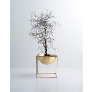 Design personnalisé fait à la main idéal pour la décoration intérieure Vase végétal en or et vase à fleurs fait à la main Meilleur décor intérieur et design fait à la main - Product Image 1