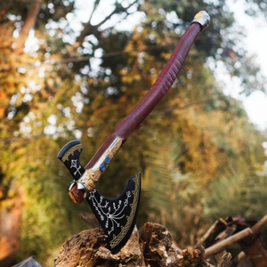 Hache viking artisanale avec manche en bois de frêne gravé et fourreau en cuir avec gravure sur la tête - Product Image 6