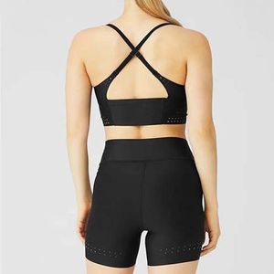 Ensemble de yoga personnalisé pour femmes, soutien-gorge de sport et short faciles à porter, vêtements de sport de haute qualité, ensemble court avec design et impression personnalisés - Product Image 2