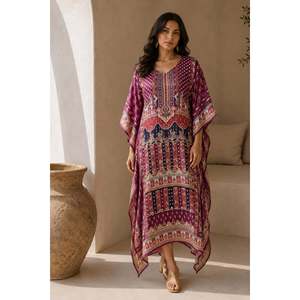 Vestido Maxi Kaftan con Estampado Digital Noor-e-Gulnaar y Cintura Imperio - Product Image 5