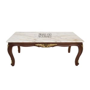 Elegante Mesa de Centro de Mármol con Detalles en Latón y Patas de Madera para una Decoración Clásica de Sala de Estar - Product Image 1