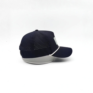 Gorra de Golf Personalizada al por Mayor, Resistente al Agua, con Parche de PVC de Goma con Logotipo Personalizado, Cuerda Personalizada, 5 Paneles, Orificios Cortados con Láser, Parte Trasera Ajustable - Product Image 3