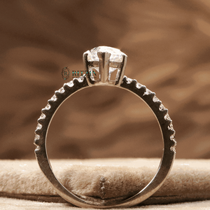 Marquesa y diamante de corte redondo solitario con acentos anillo de compromiso para mujer - Product Image 4