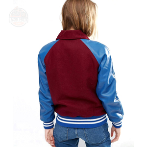 Chaqueta universitaria recortada para mujer Cuerpo de lana negro y mangas de cuero morado Letterman Baseball Bomber Crop Varsity Jacket - Product Image 4