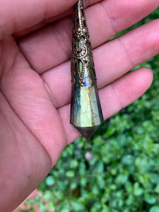 สร้อยคอจี้โอปอลเอธิโอเปียวินเทจสำหรับงานหมั้น งานแต่งงาน งานเลี้ยง ทำด้วยมือ ขนาด 25 ถึง 35 มม. รูปทรงดินสอ ฝังในตัวเรือนเงินสเตอร์ลิง - Product Image 5