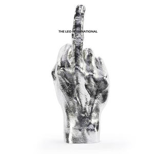 Escultura de textura martillada decoración de fiesta en casa diseño vintage italiano de fresa de aluminio abstracto dorado - Product Image 3