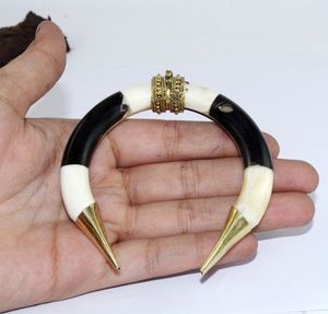 จี้รูปกระดูกควายและกระดูกวัวขัดเงาตามธรรมชาติสไตล์รักสีขาวและดำโดยงานฝีมือ HF - Product Image 4