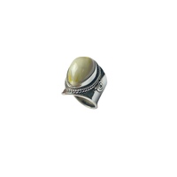 Bague de mariage unisexe en argent sterling 925 de Krittika Jewelers, style classique, sertie d'une coquille de cauris naturelle, faite à la main