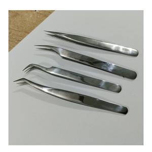 Juego de Pinzas para Extensión de Pestañas con Punta Dentada de Acero Inoxidable para Uso Profesional - Product Image 1