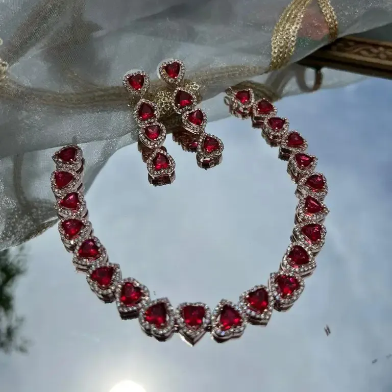 Dernier collier en forme de cœur taillé en diamant finition cuivre avec collier en pierre de couleur American Diamond CZ Zircon pour filles