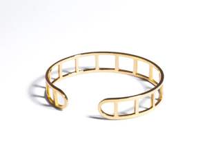 Modern Metal <b>Bracelet</b> Suitable For Contemporary Fashion Lovers Combining Style Comfort And Durable High Quality Metal Material - Product Image 1