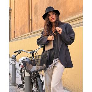 เสื้อเบลเซอร์ผ้าวูลพลีททรงโอเวอร์ไซส์ ดีไซน์หรูหรา สีกราไฟต์ ผลิตโดย OEM ในอิตาลี สำหรับผู้หญิง - Product Image 4