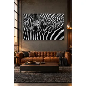 Impression sur toile de zèbre noir et blanc Fida - Zèbre regardant vers l'extérieur du troupeau - Product Image 3