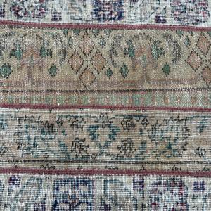 Alfombra turca vintage de 2x5.2 pies (61x158 cm), alfombra de lana con motivos de plantas y árboles azules - Product Image 5