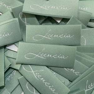 ป้ายผ้าทอมือติดเสื้อพร้อมโลโก้ขนาด2x5ซม. พับได้ตรงกลางพับได้สำหรับ100 - Product Image 5