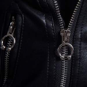 Chaqueta de cuero de invierno negra para hombre Chaqueta de cuero elegante de todos los tamaños con logotipo personalizado y etiqueta privada con cremallera - Product Image 2