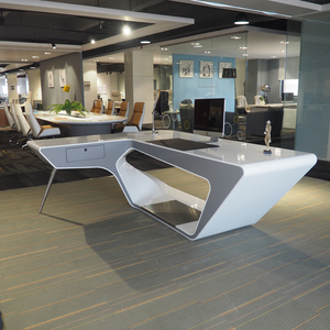 Escritorio Ejecutivo Moderno en Forma de L, Mesa de Oficina Inteligente con Cargador Inalámbrico, Estación de Trabajo para Jefes en MDF - Product Image 4